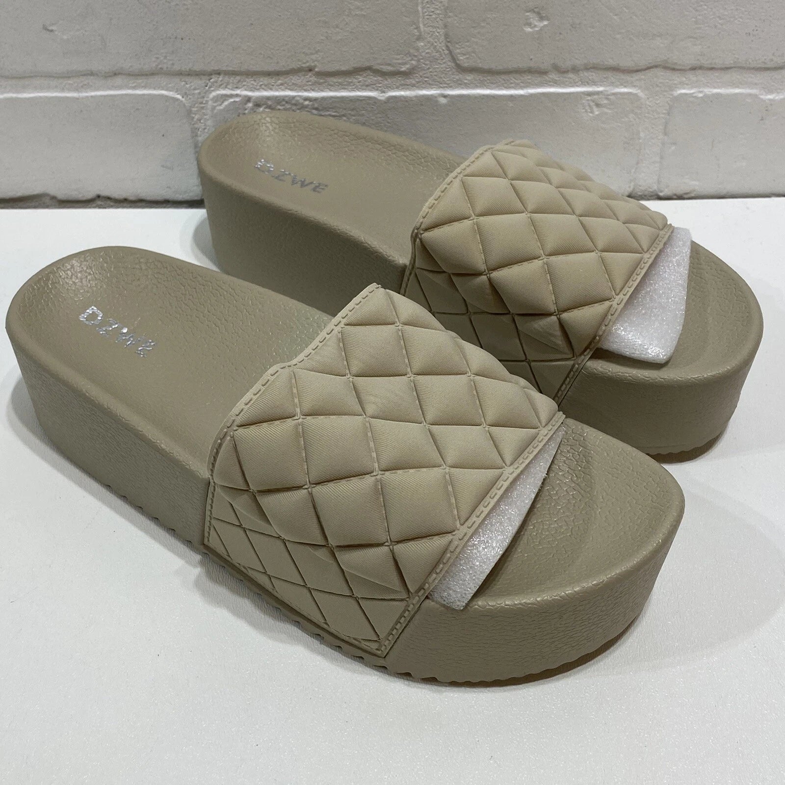 Women's Casual Fashionable Thick Bottom Diamond Checkered Beige Slide - Size 8