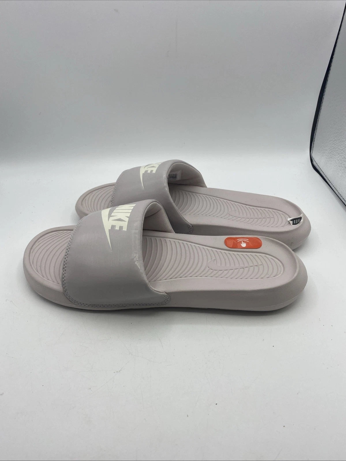 Nike Victori One Women's Slides  size 9 style C9677–008   Violet, Sail