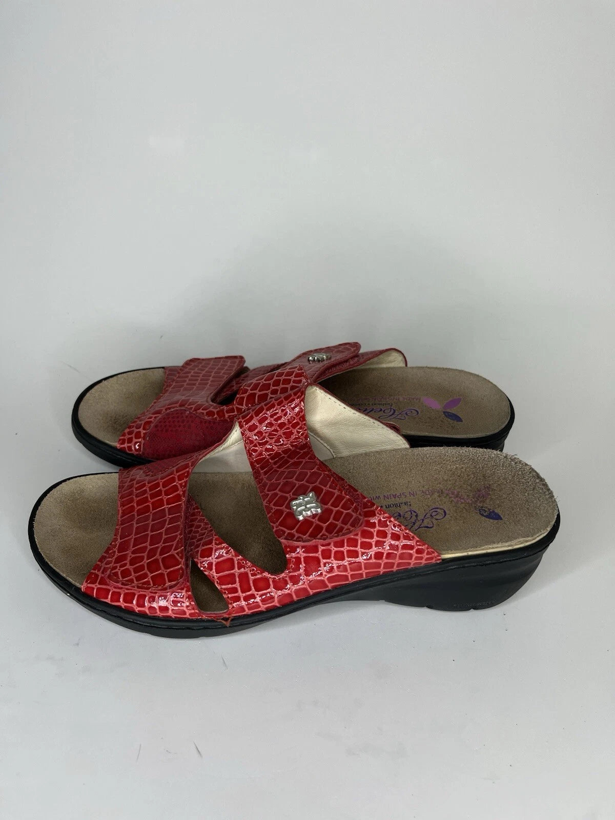 Helle Fashion Comfort Sandals Slides Wedge Heel Women Sz 38 US 7 Red Croc Spain