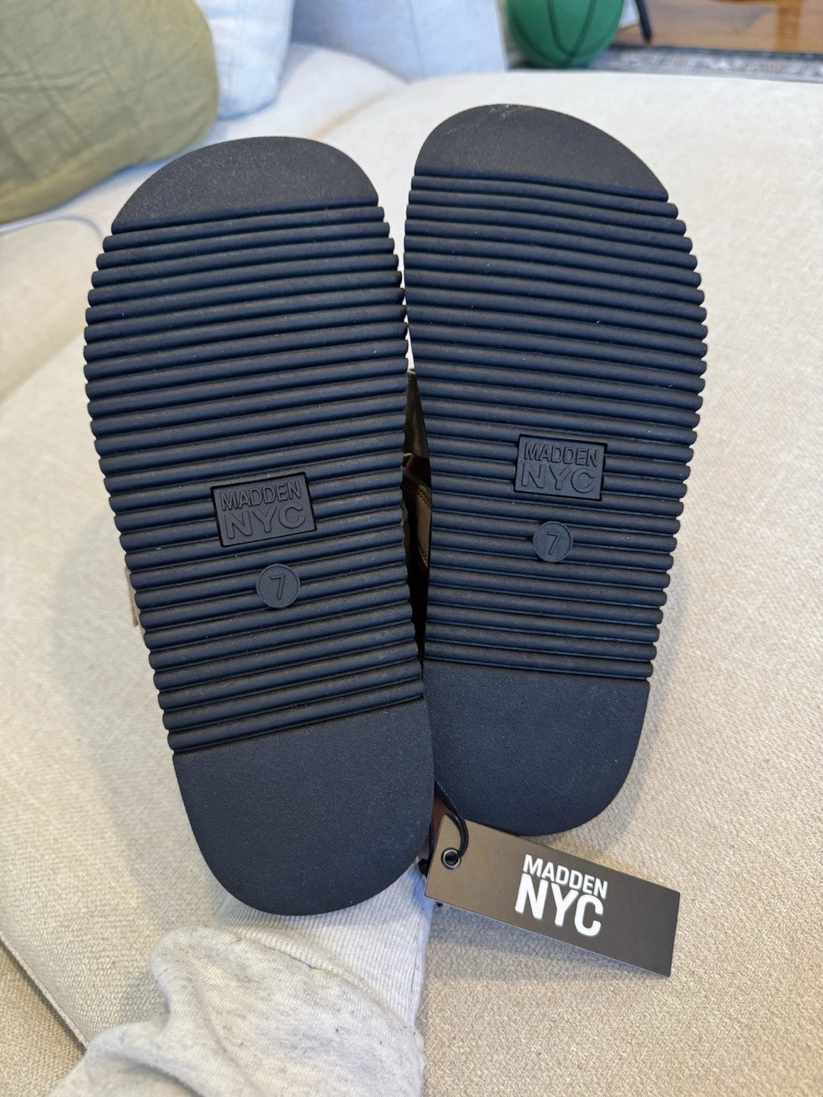 Steve Madden NYC H-style Footbed Sandal, Beige/Black, Sz 7, NWB