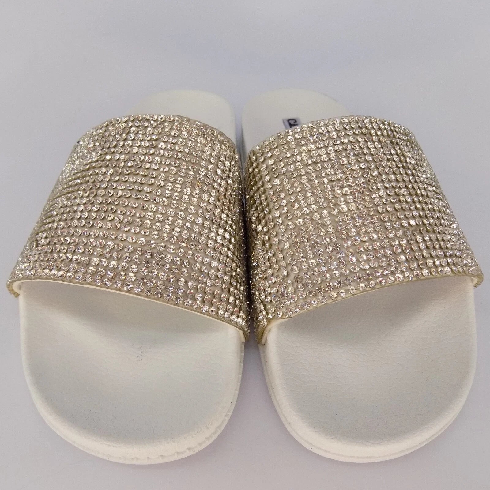 NEW! Cape Robbin Moira Slide Pool Fashion Sandals Women Size 6.0 M, White Silver