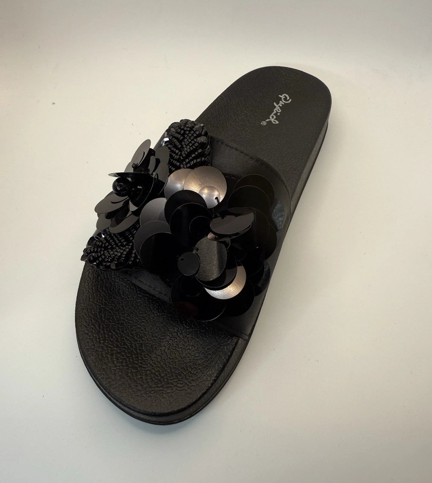 Qupid Women's Fashion Satin Black Flower Slides Sandals Flip Flops Sz 8 New!