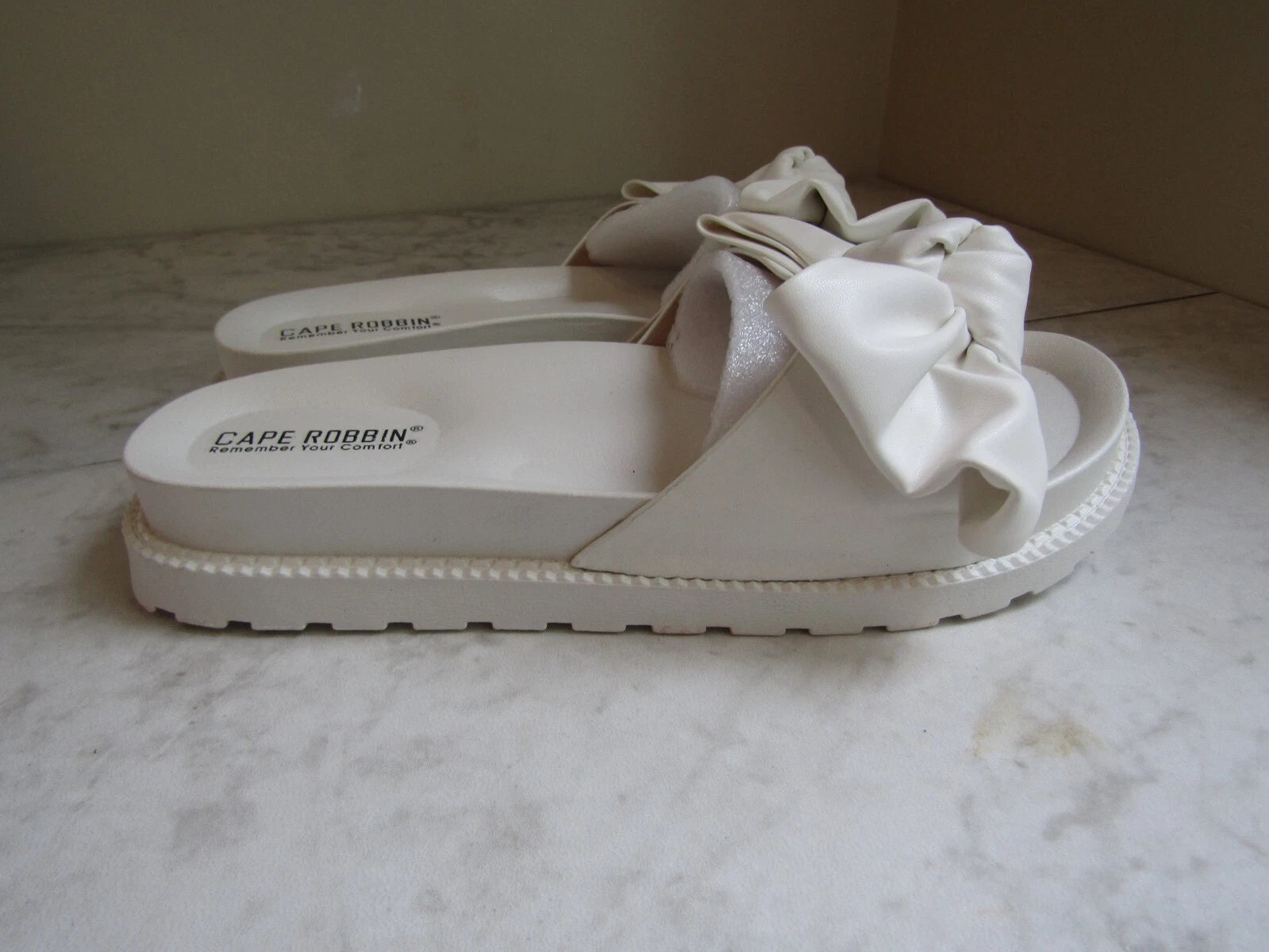 NIB Cape Robbin Feelin White Bow Wide Strap Slides Sandal Shoes Women's Size 11