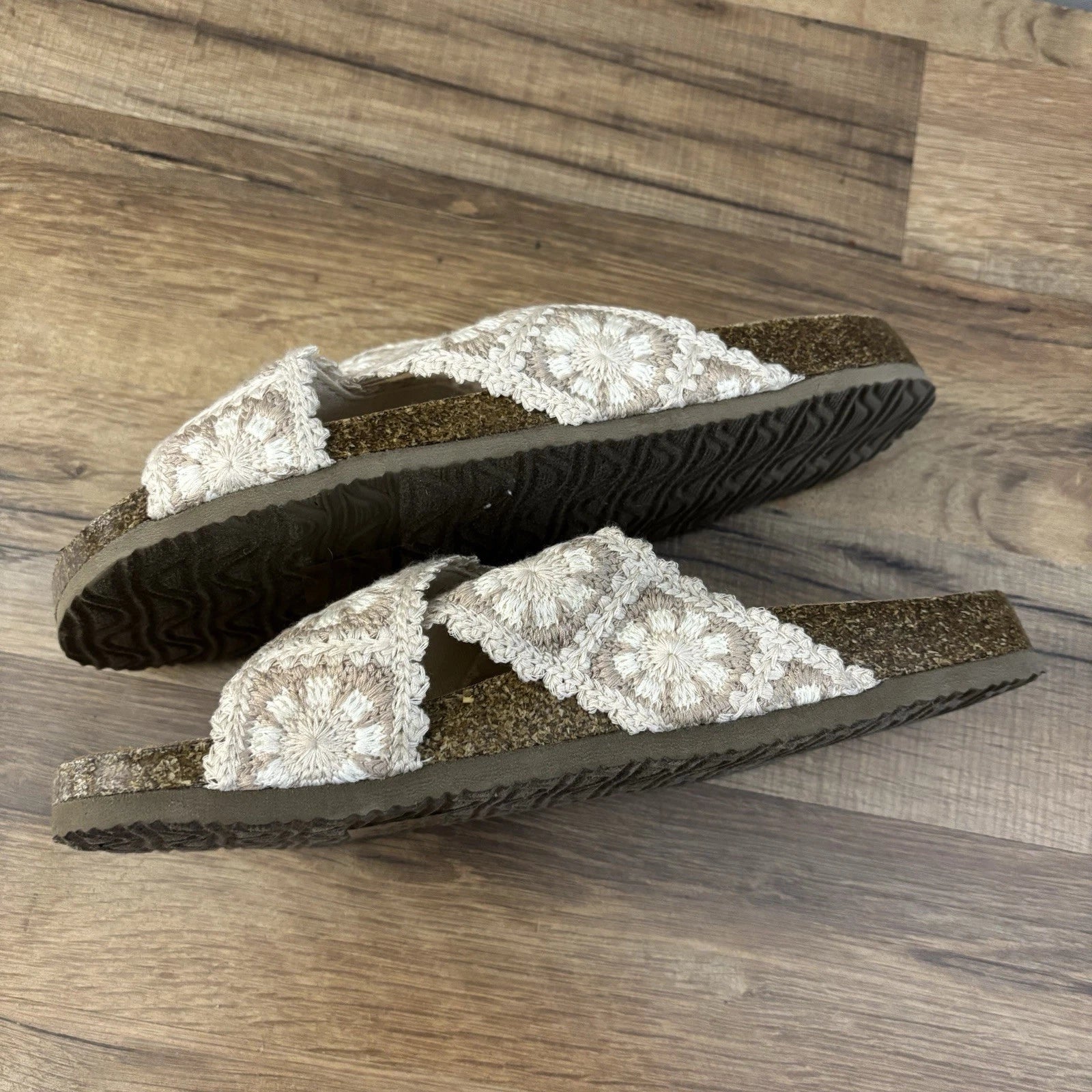 Haute Hippie Floral Embroidery Crochet Style Criss Cross Sandals 9 M