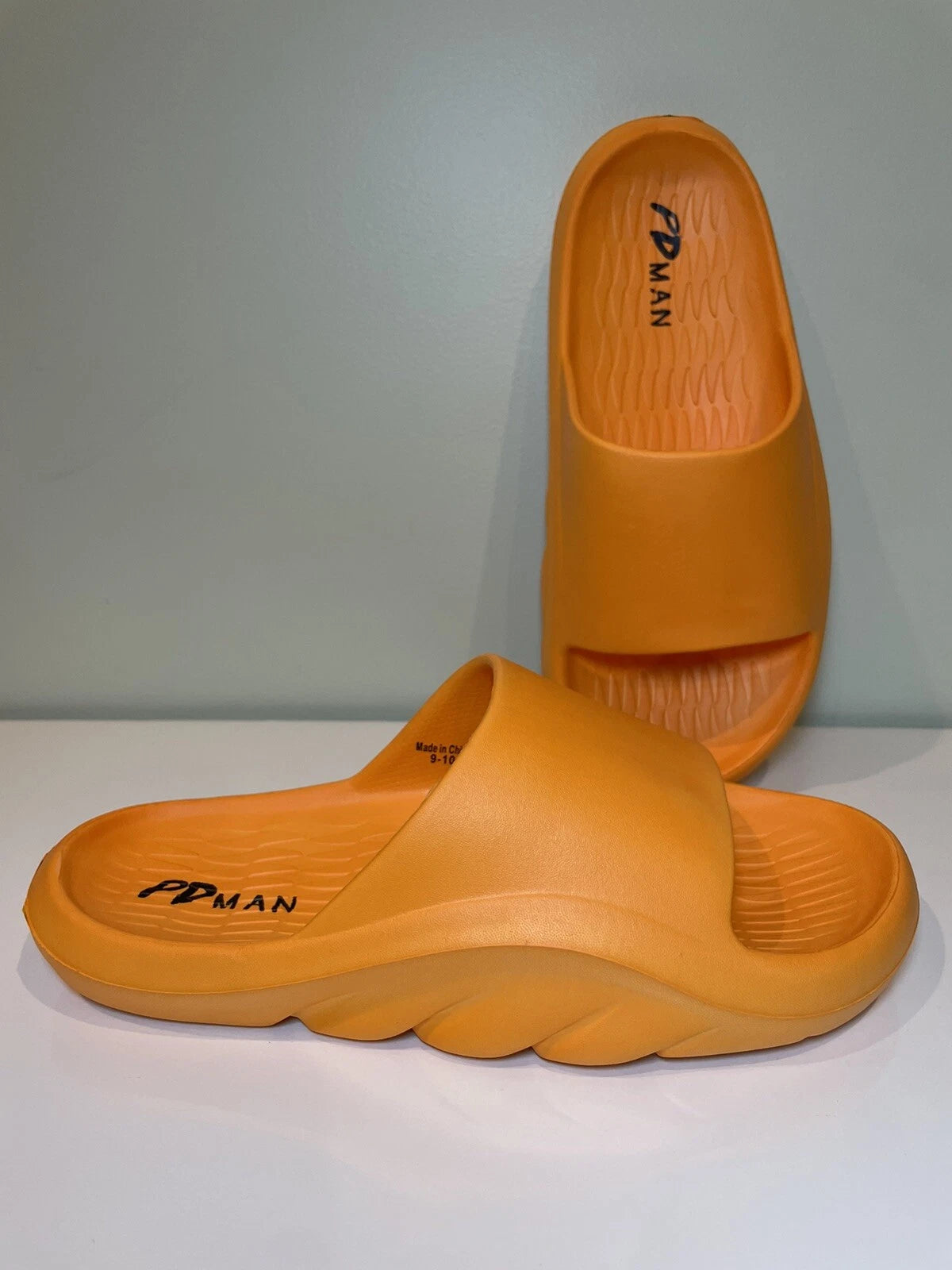 Men's sandals - Size 9 - Public Desire Fashion Pool Foam Sliders Orange - New