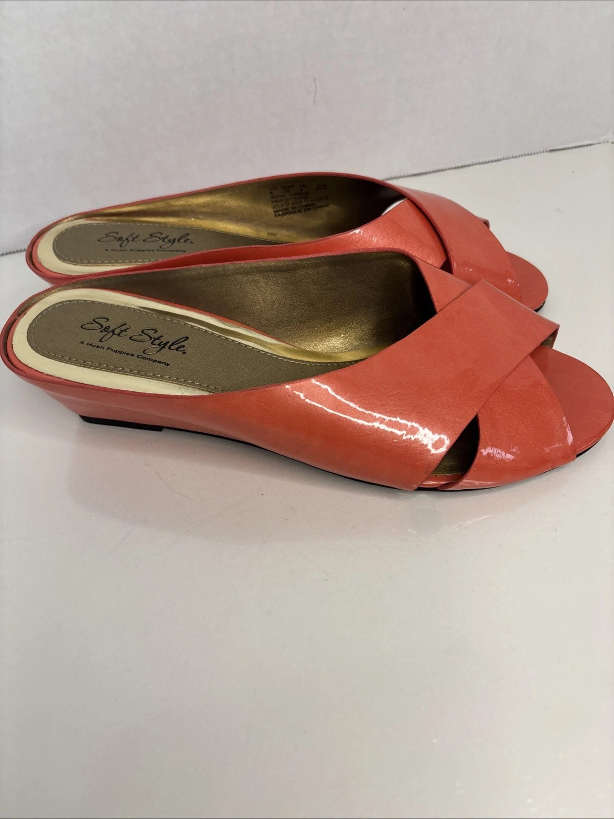 Soft Style Hush Puppy Orange Patent Leather Wedge Slide Shoes Sandals Size 8. W