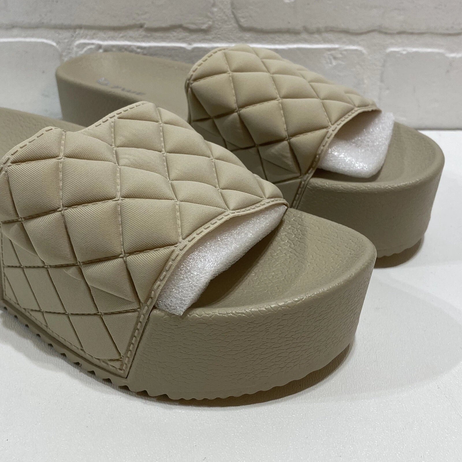 Women's Casual Fashionable Thick Bottom Diamond Checkered Beige Slide - Size 8