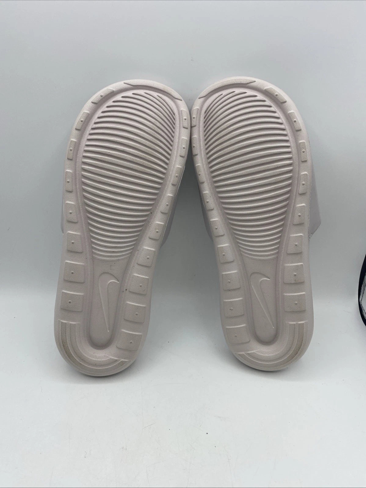 Nike Victori One Women's Slides  size 9 style C9677–008   Violet, Sail