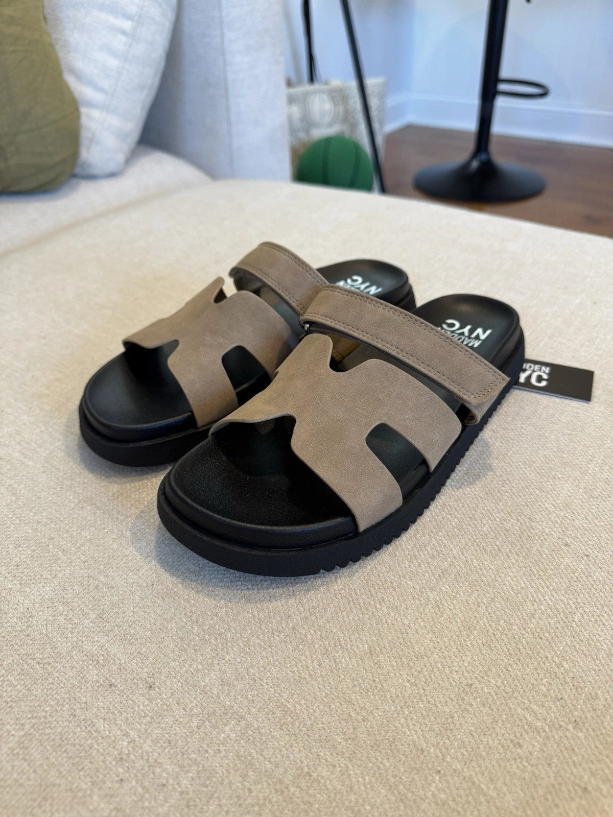 Steve Madden NYC H-style Footbed Sandal, Beige/Black, Sz 7, NWB