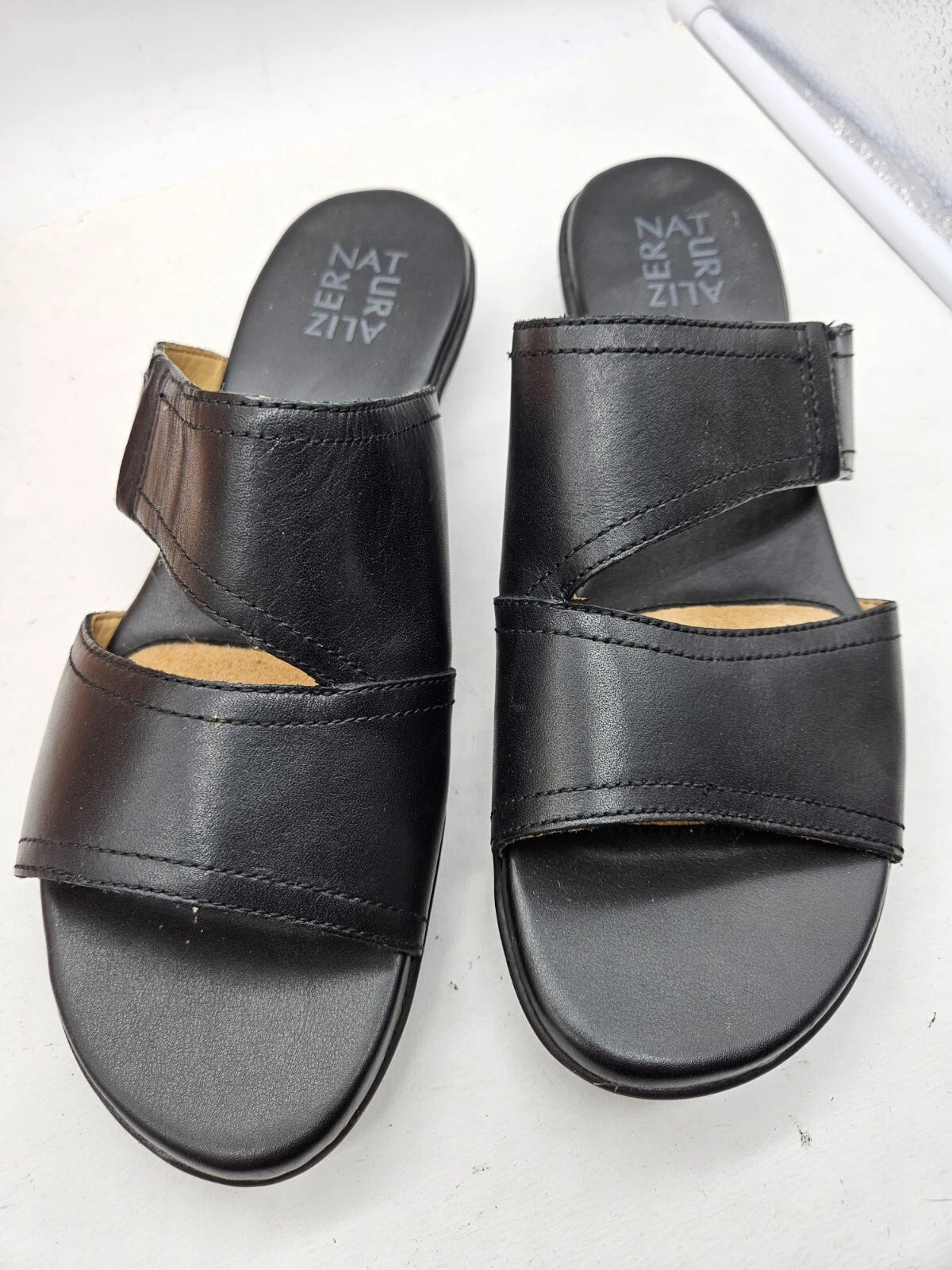 Women's Black Sandals Slide Slip-On  Naturalizer size 9M Leather Style is Nerice