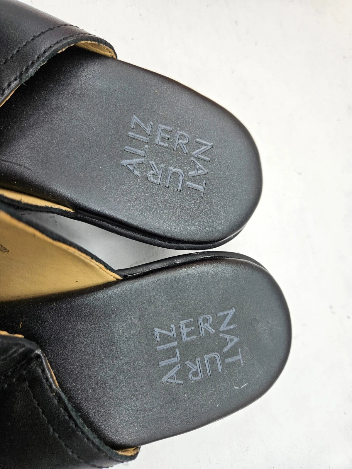 Women's Black Sandals Slide Slip-On  Naturalizer size 9M Leather Style is Nerice