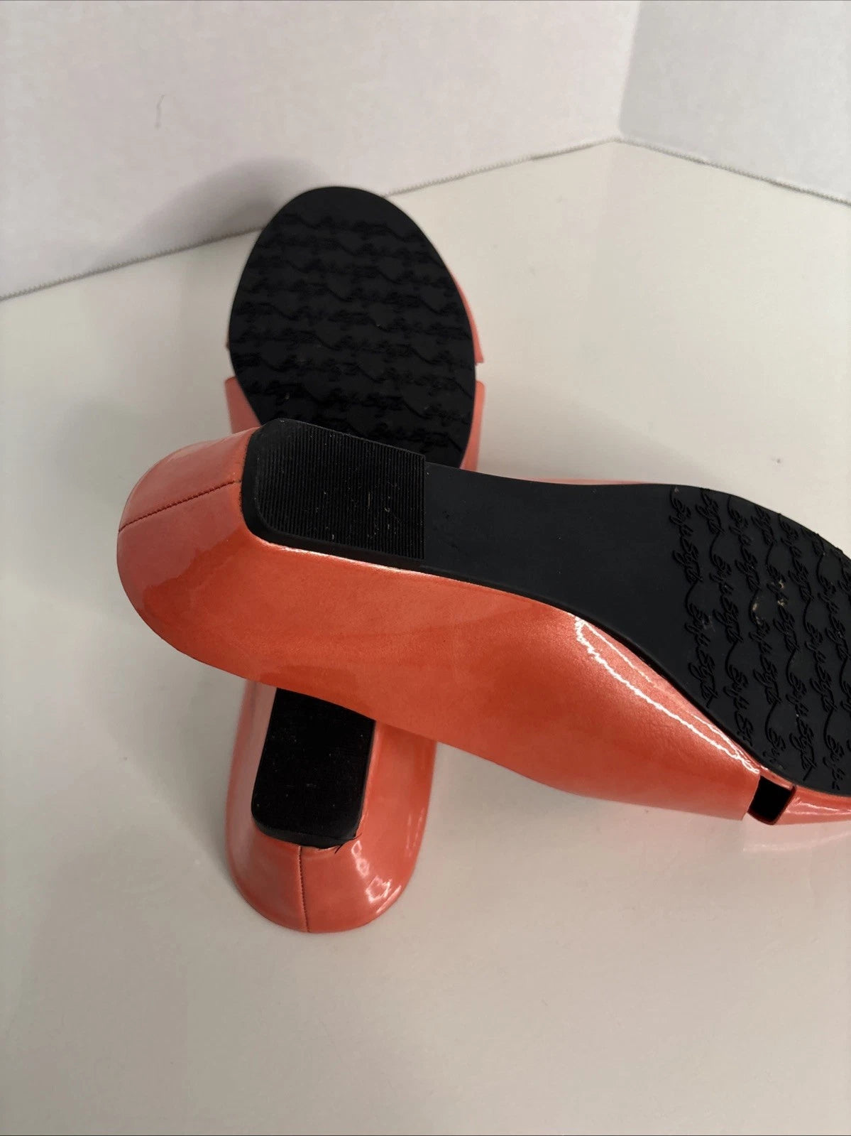 Soft Style Hush Puppy Orange Patent Leather Wedge Slide Shoes Sandals Size 8. W