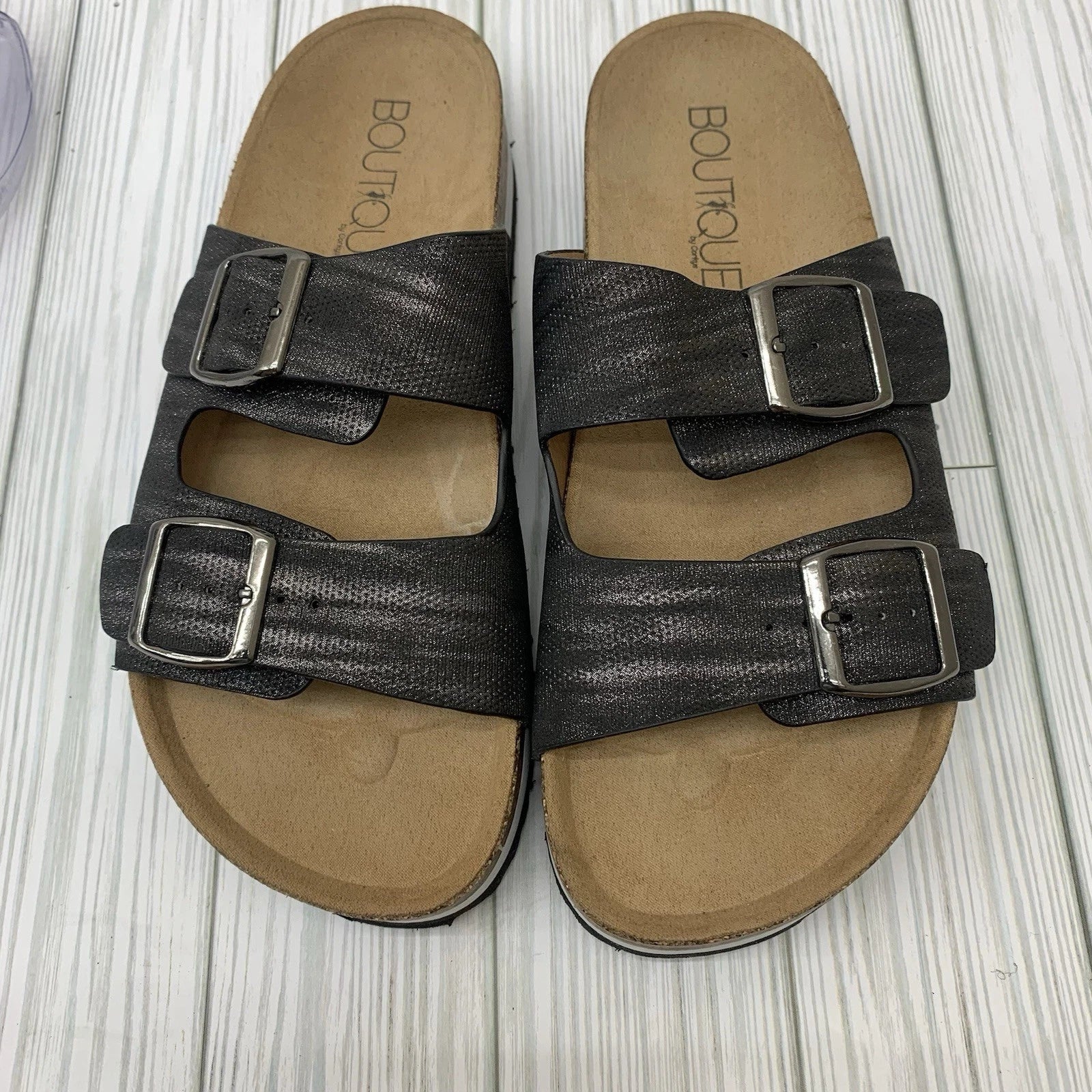 NWOB Boutique Beach Babe Black Metallic Buckle Sandals Women’s Size 7 Slip-On