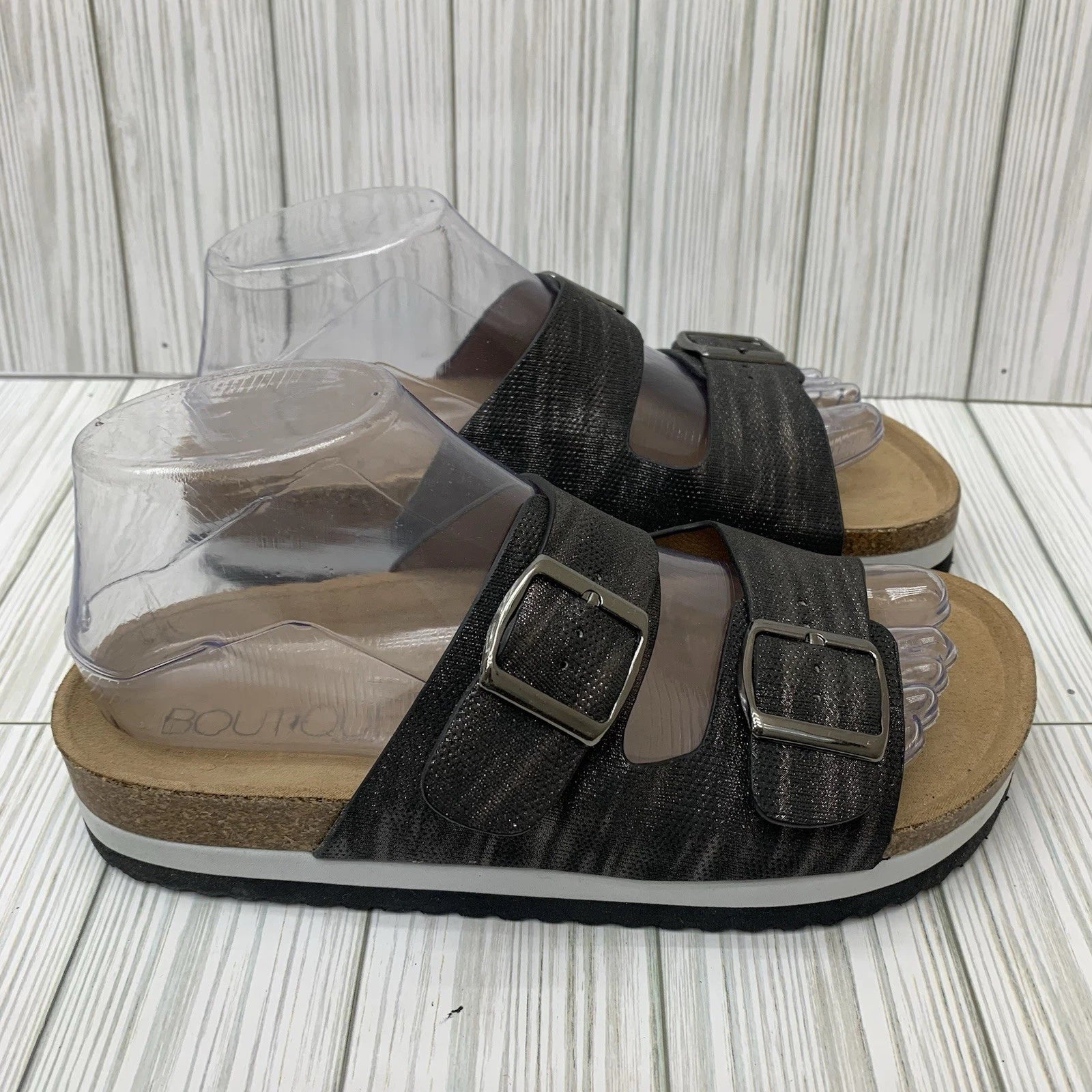 NWOB Boutique Beach Babe Black Metallic Buckle Sandals Women’s Size 7 Slip-On