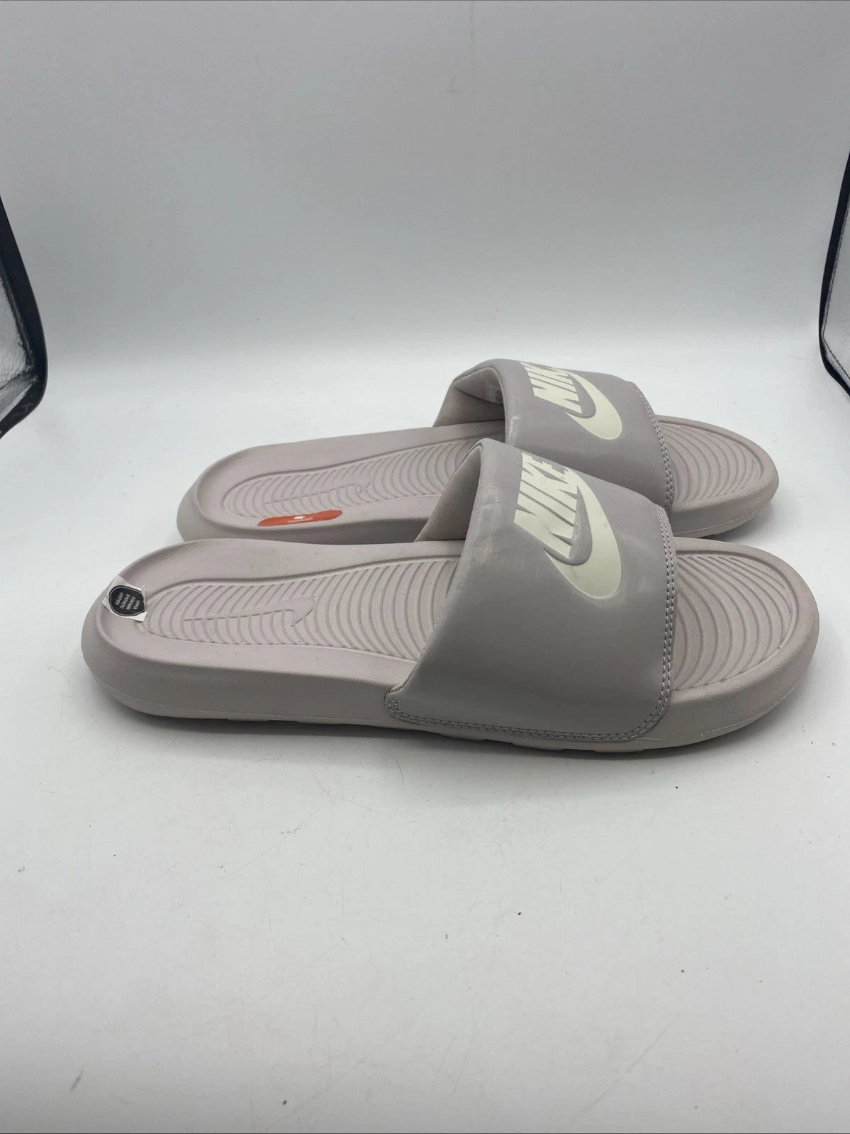 Nike Victori One Women's Slides  size 9 style C9677–008   Violet, Sail