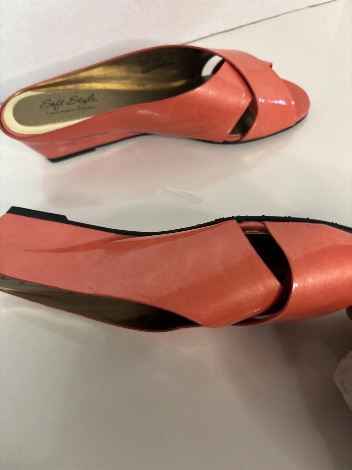 Soft Style Hush Puppy Orange Patent Leather Wedge Slide Shoes Sandals Size 8. W