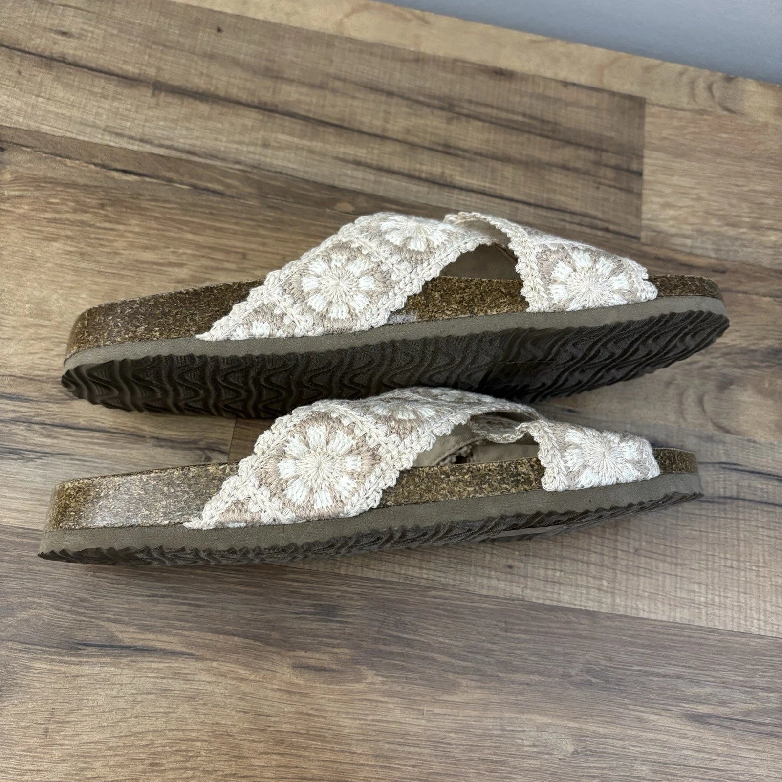 Haute Hippie Floral Embroidery Crochet Style Criss Cross Sandals 9 M