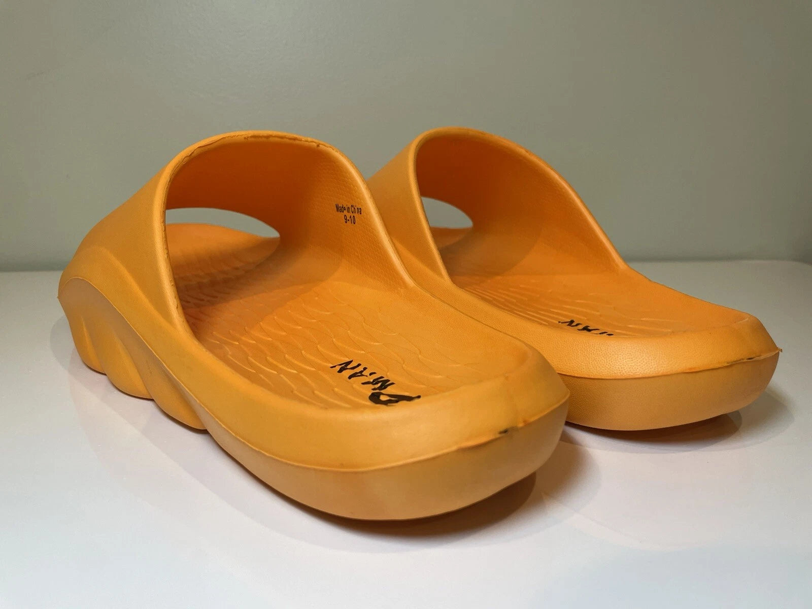 Men's sandals - Size 9 - Public Desire Fashion Pool Foam Sliders Orange - New