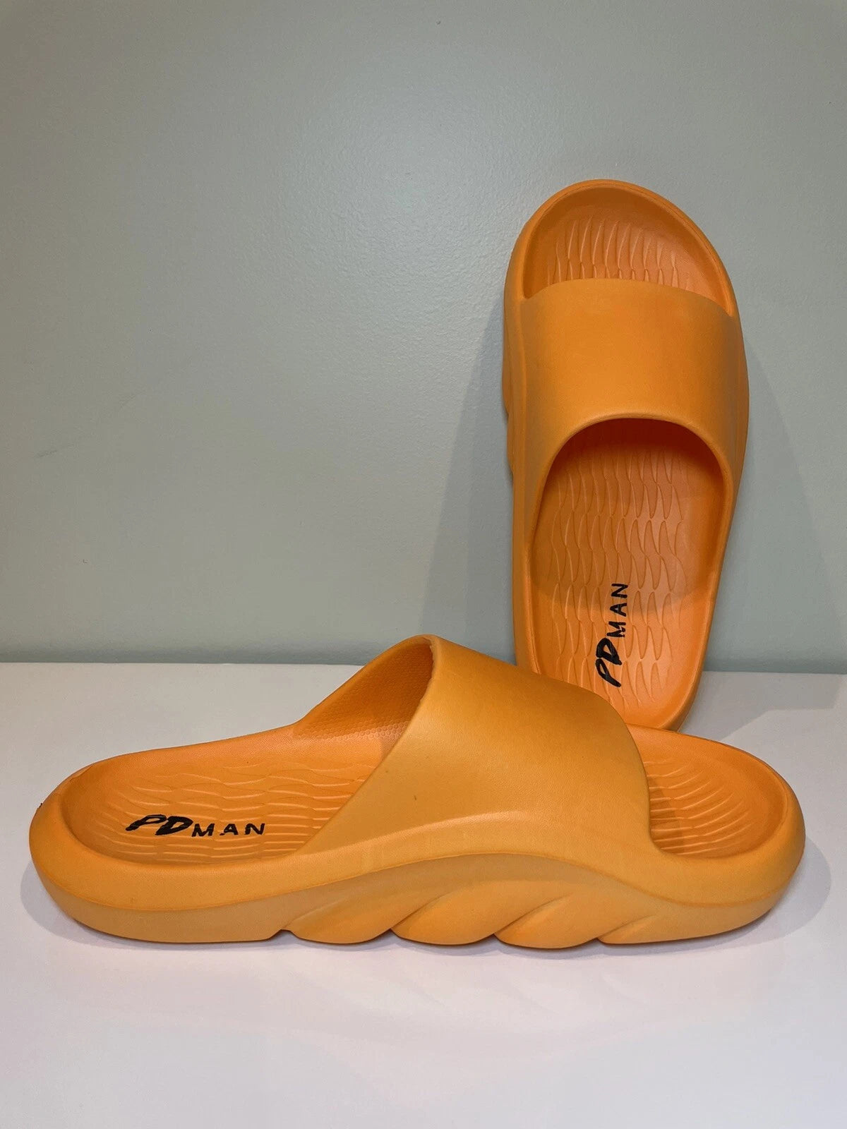 Men's sandals - Size 9 - Public Desire Fashion Pool Foam Sliders Orange - New