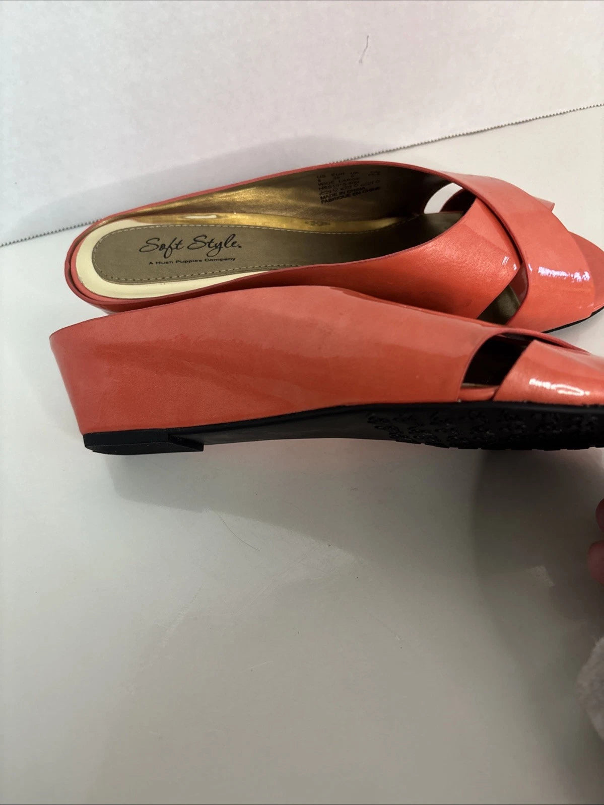 Soft Style Hush Puppy Orange Patent Leather Wedge Slide Shoes Sandals Size 8. W