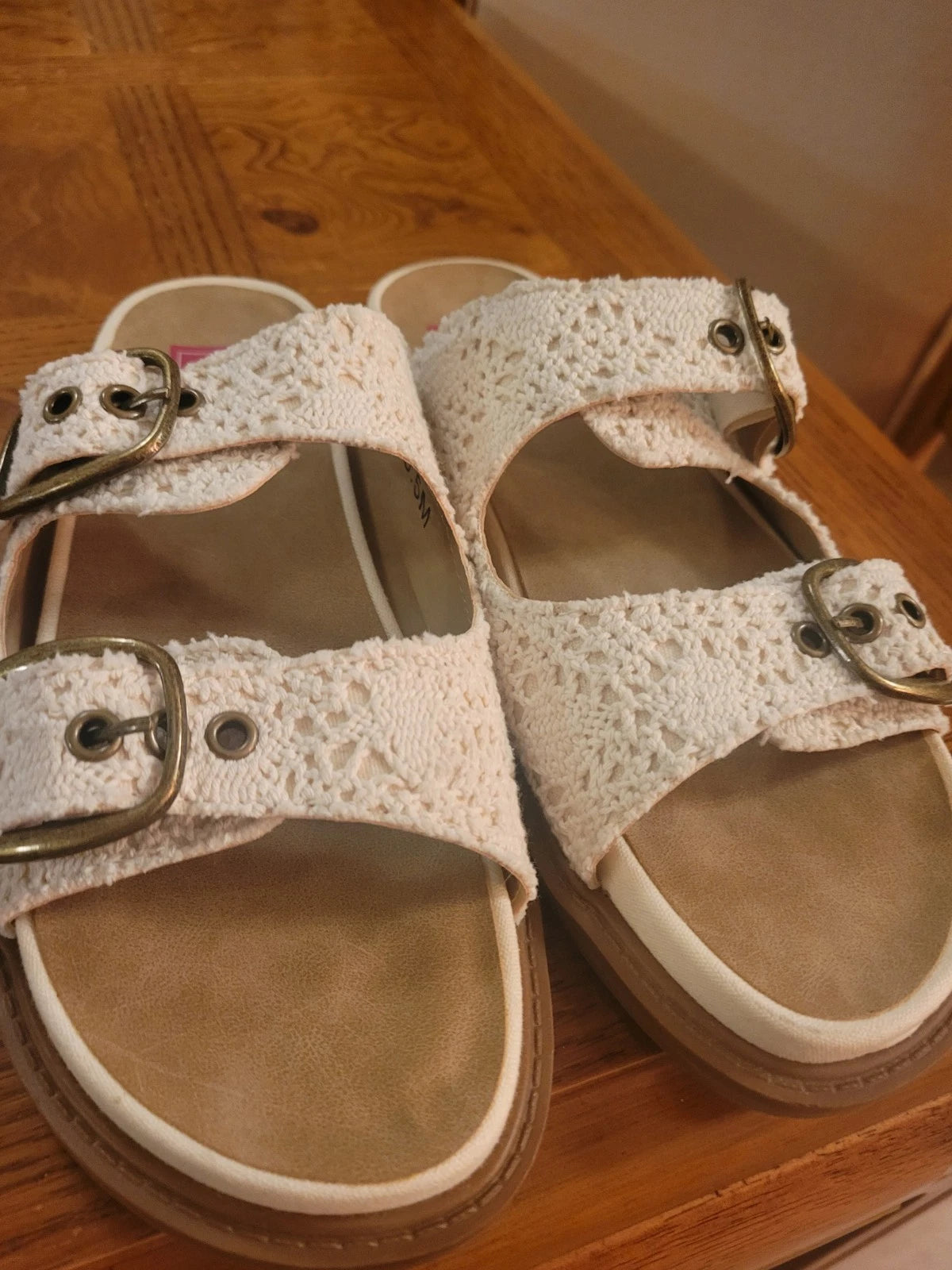 Ivory Macrame Style Slide Sandals By POP Sz 8.5. Exceptionally Clean!!