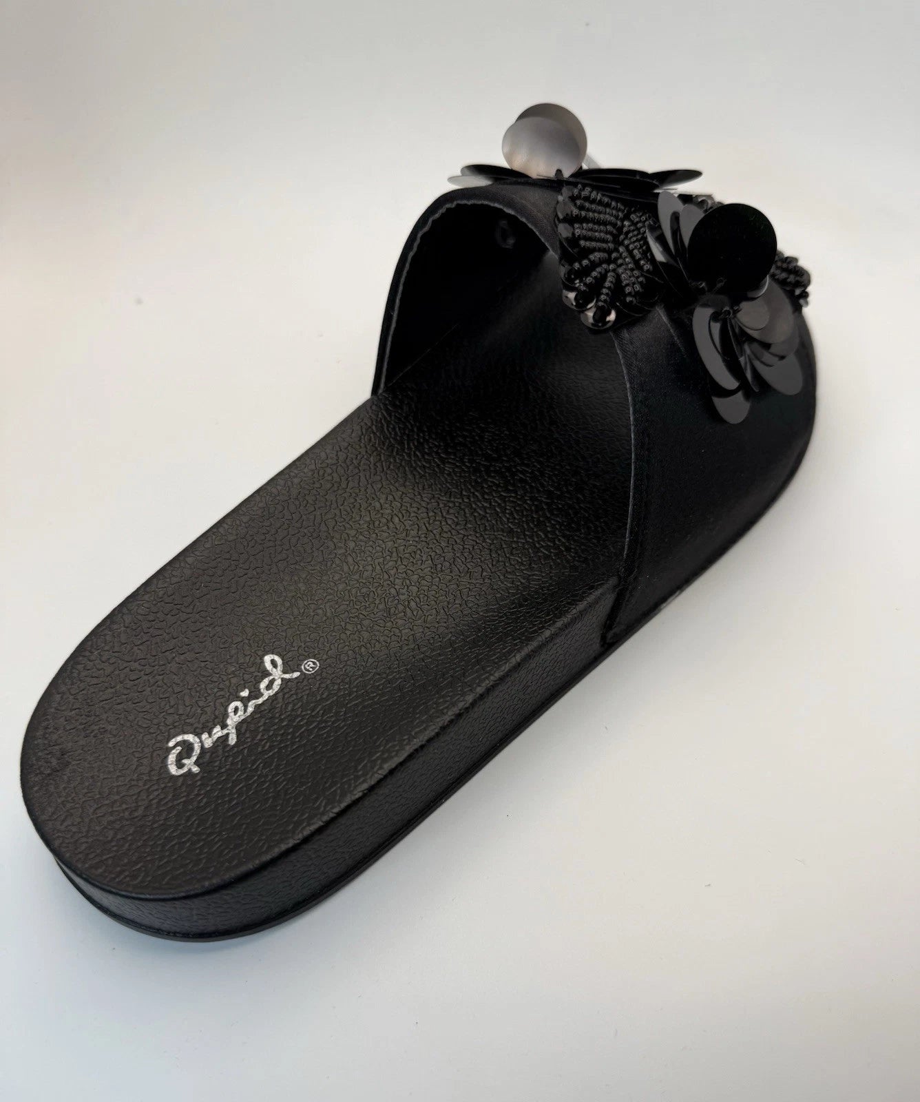 Qupid Women's Fashion Satin Black Flower Slides Sandals Flip Flops Sz 8 New!