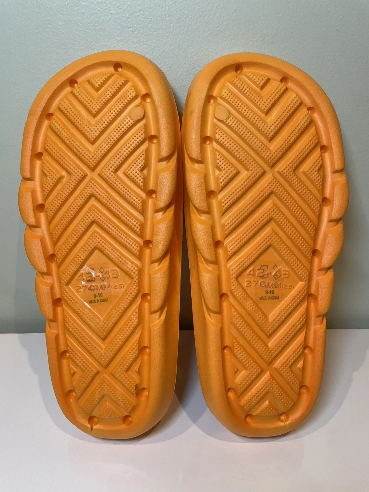 Men's sandals - Size 9 - Public Desire Fashion Pool Foam Sliders Orange - New
