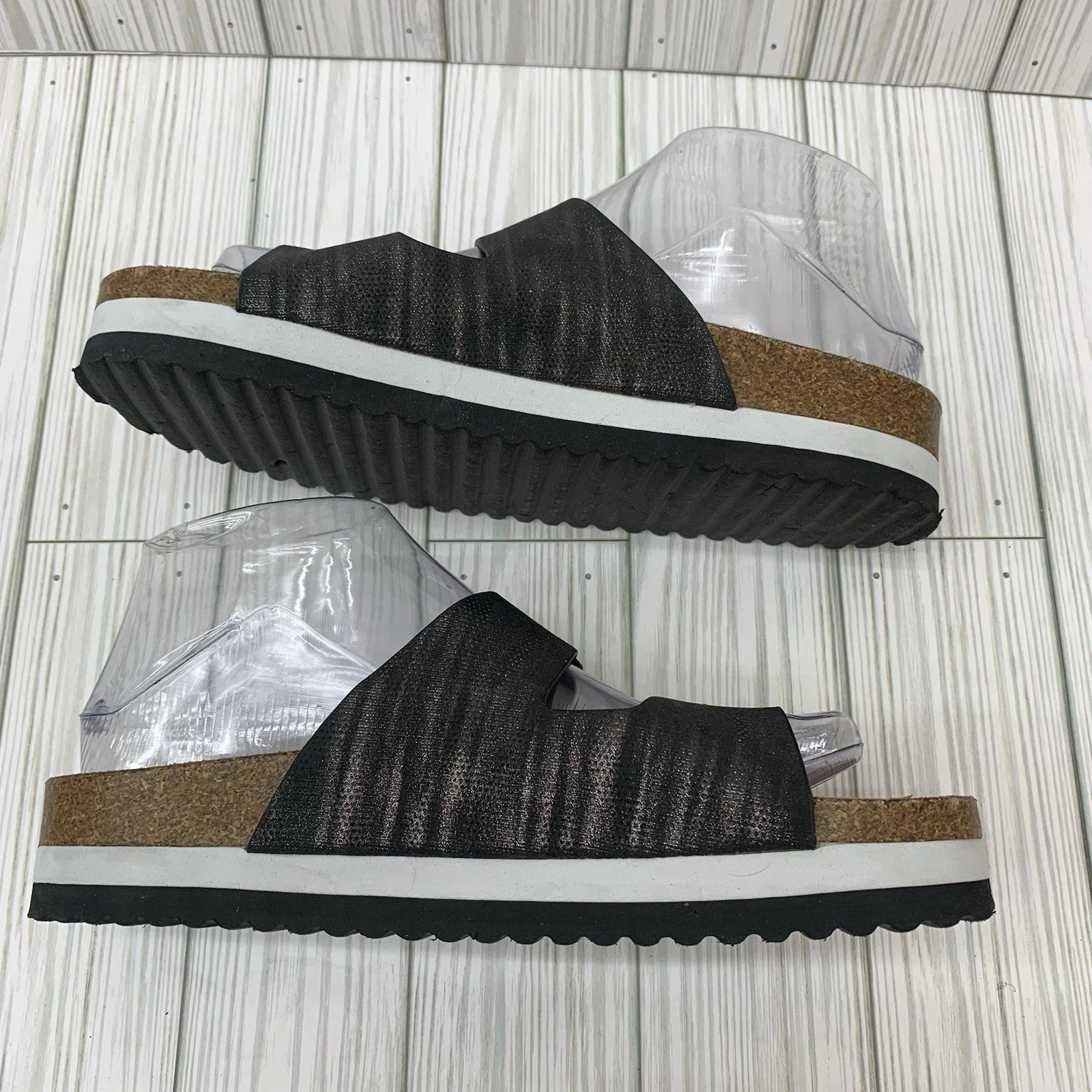 NWOB Boutique Beach Babe Black Metallic Buckle Sandals Women’s Size 7 Slip-On