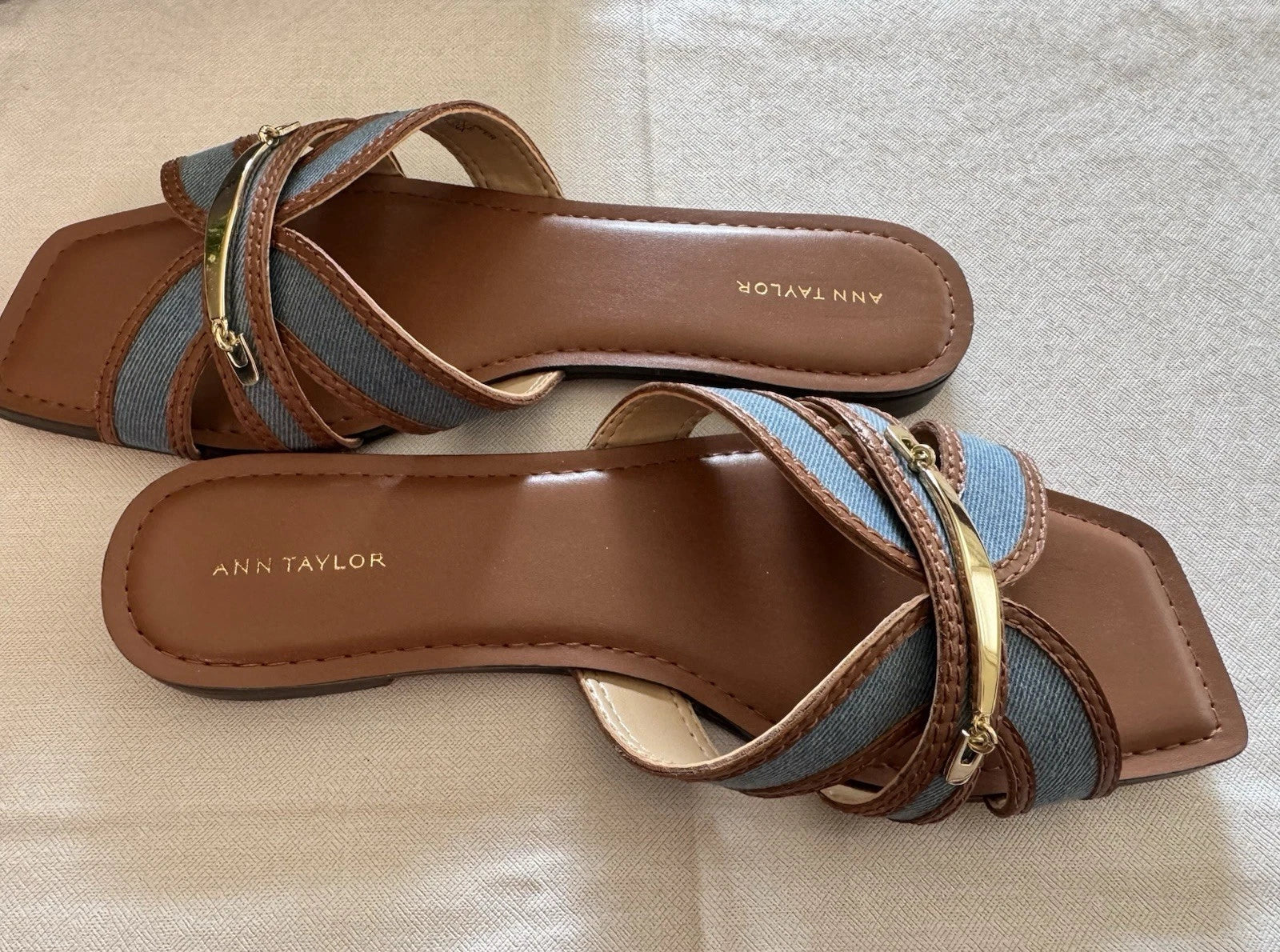 New Anne Taylor Size 8 Soft Denim Blue Slides style# 837841