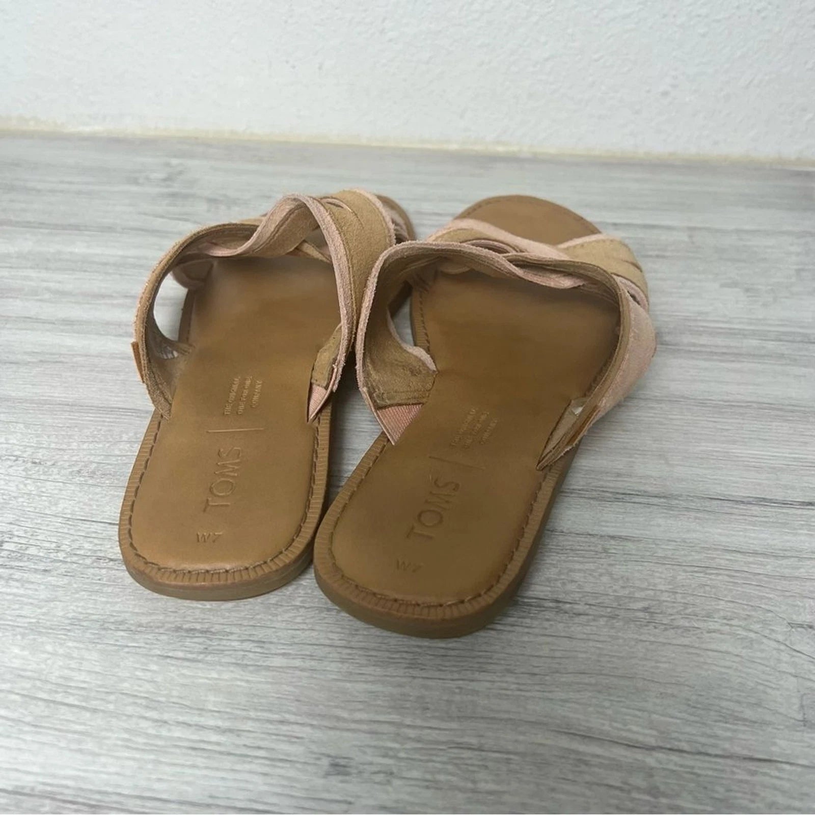 TOMS Val Slide Sandal Flip Flop style Size 7 Coral Pink & Tan