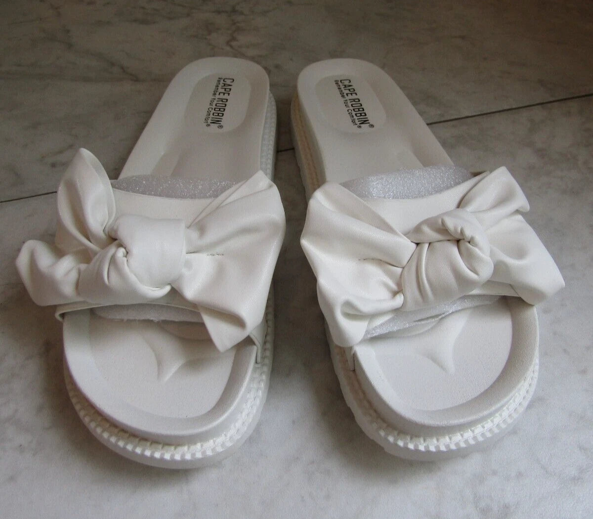 NIB Cape Robbin Feelin White Bow Wide Strap Slides Sandal Shoes Women's Size 11