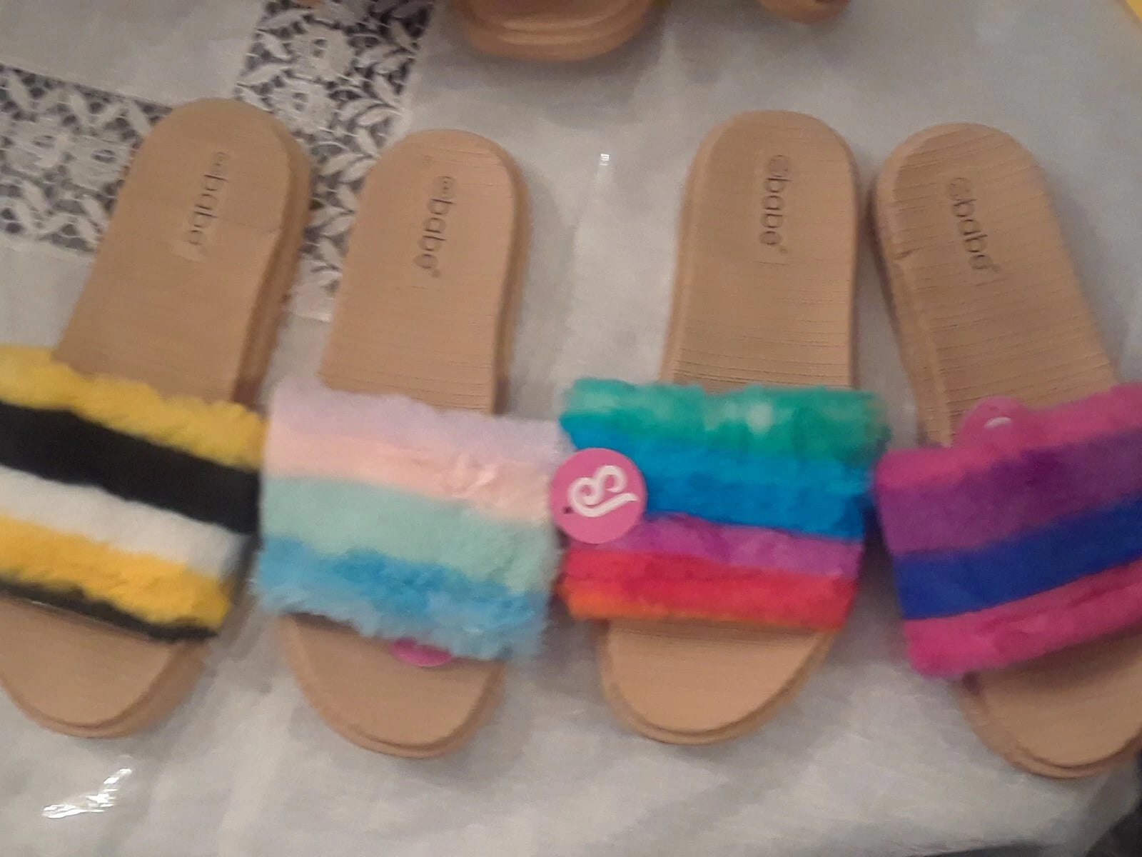 New ladies  FASHION fAUX FUR   slides beach furry sandals