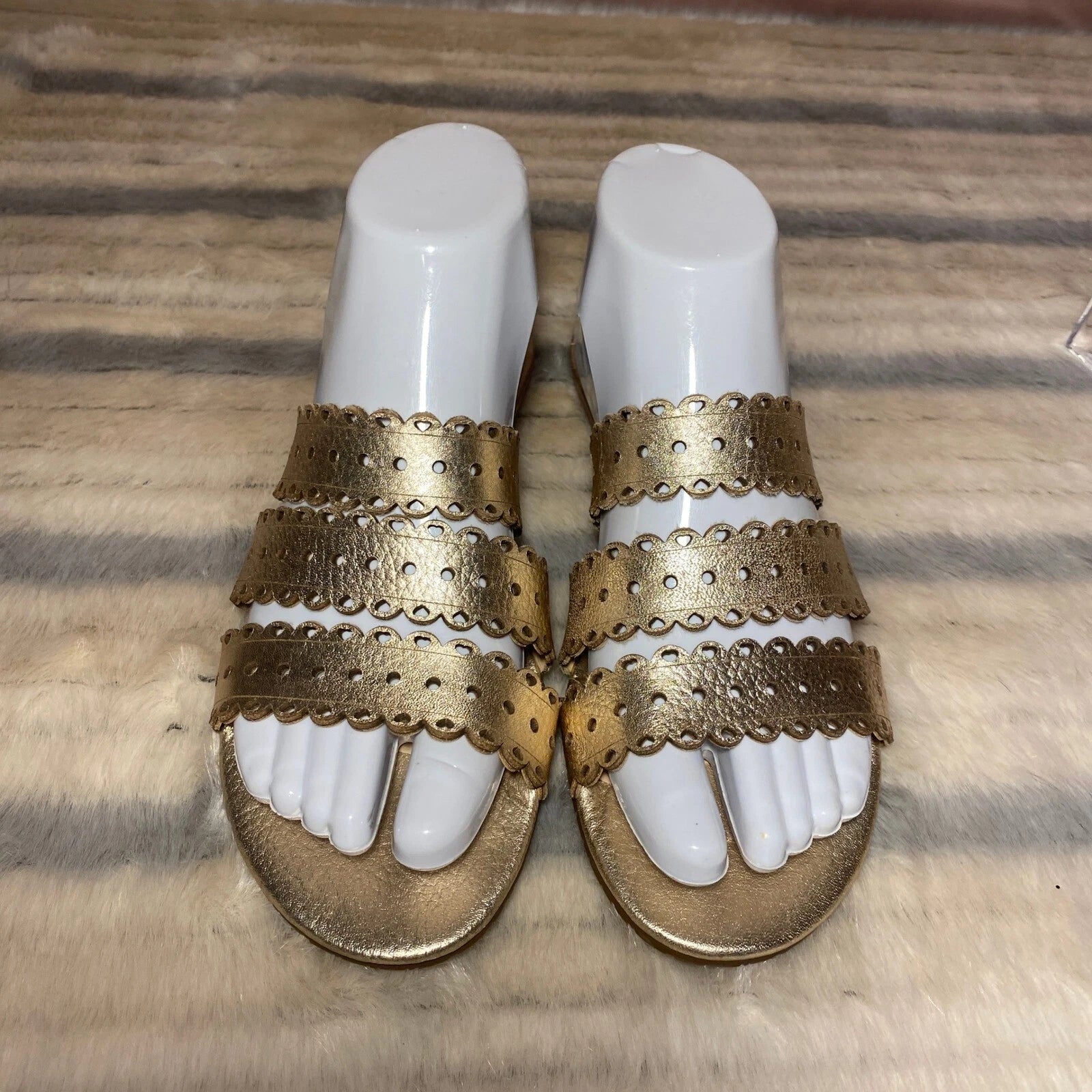 Kate Spade Brittany Gold Sandals Scalloped Straps Metallic Leather Size 7M