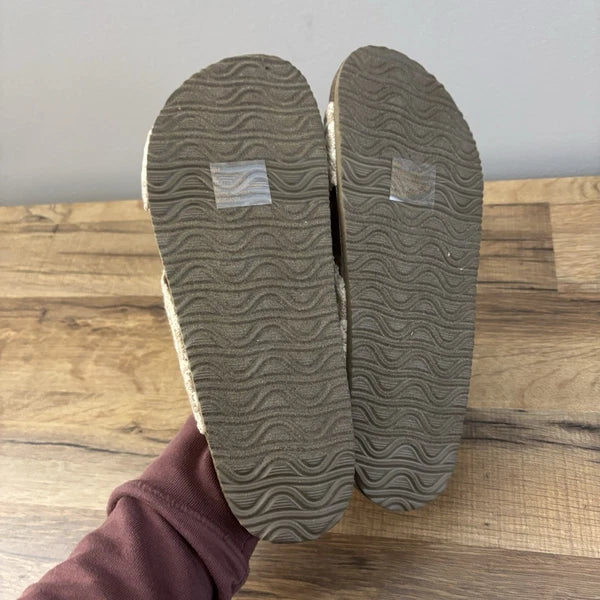 Haute Hippie Floral Embroidery Crochet Style Criss Cross Sandals 9 M