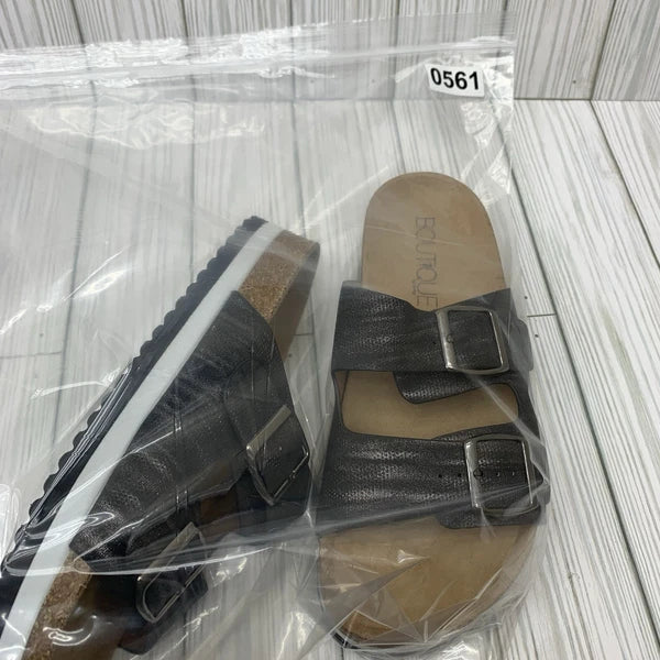 NWOB Boutique Beach Babe Black Metallic Buckle Sandals Women’s Size 7 Slip-On