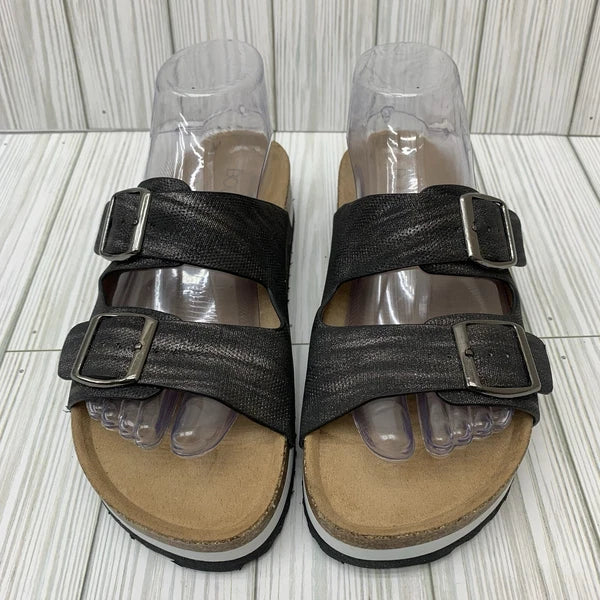 NWOB Boutique Beach Babe Black Metallic Buckle Sandals Women’s Size 7 Slip-On