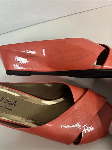 Soft Style Hush Puppy Orange Patent Leather Wedge Slide Shoes Sandals Size 8. W
