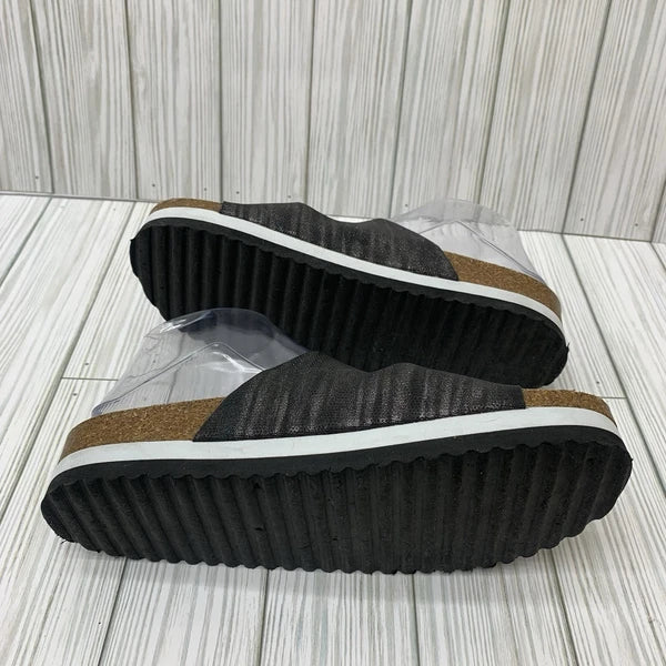 NWOB Boutique Beach Babe Black Metallic Buckle Sandals Women’s Size 7 Slip-On