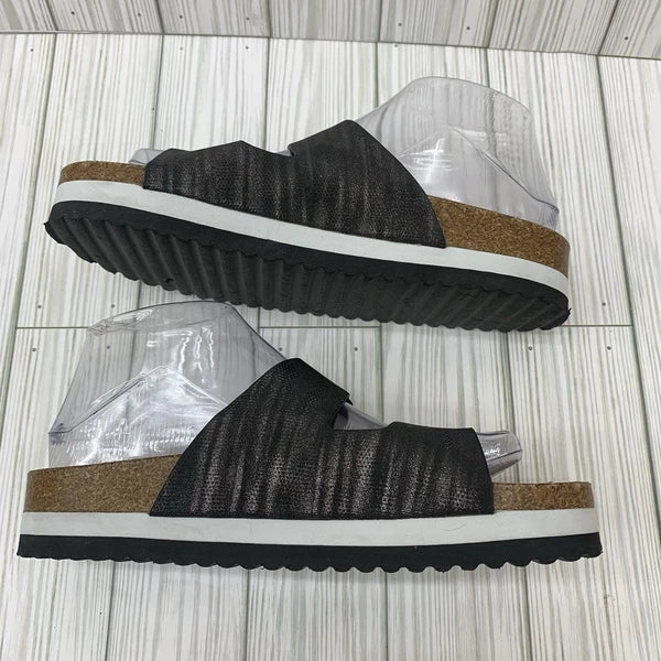 NWOB Boutique Beach Babe Black Metallic Buckle Sandals Women’s Size 7 Slip-On