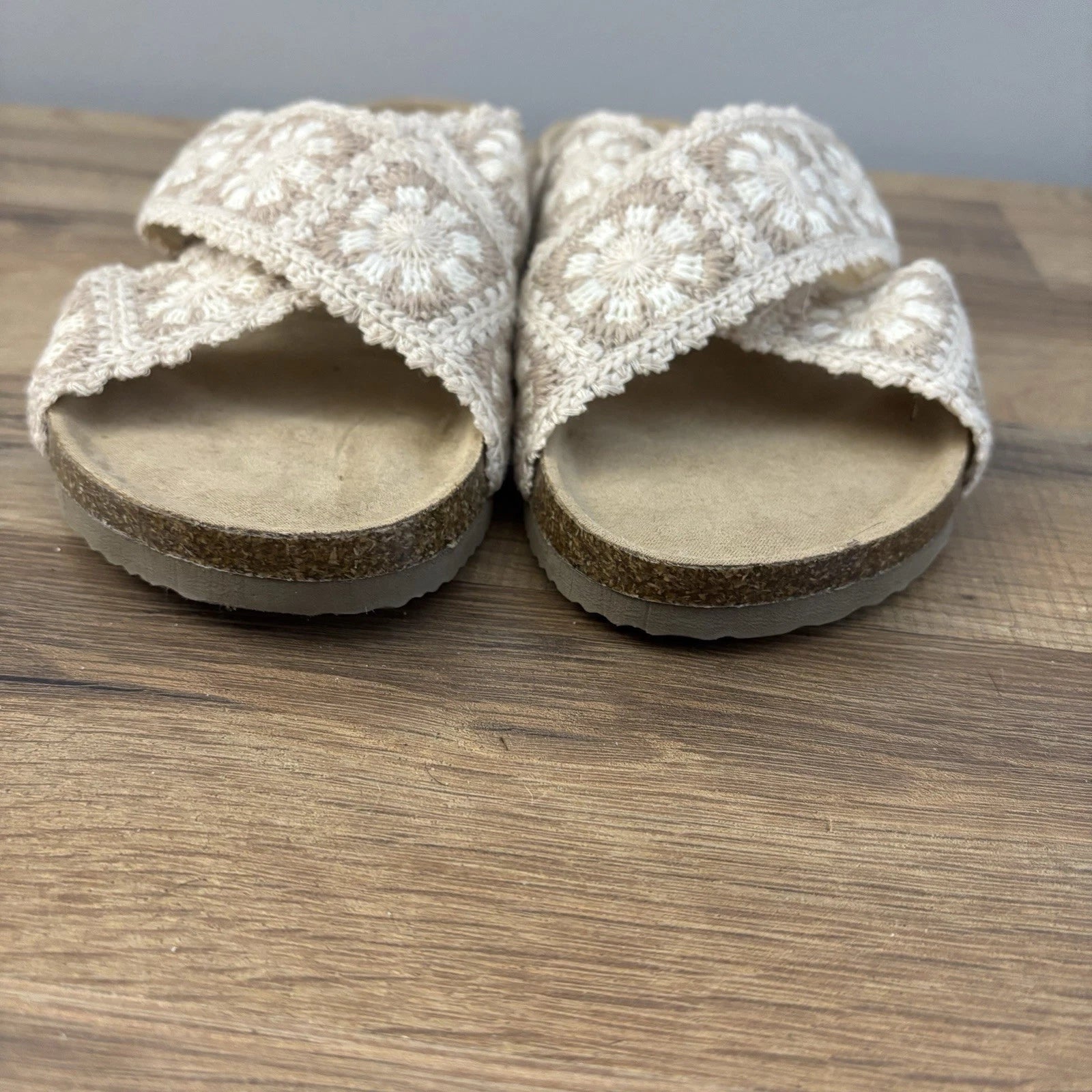 Haute Hippie Floral Embroidery Crochet Style Criss Cross Sandals 9 M