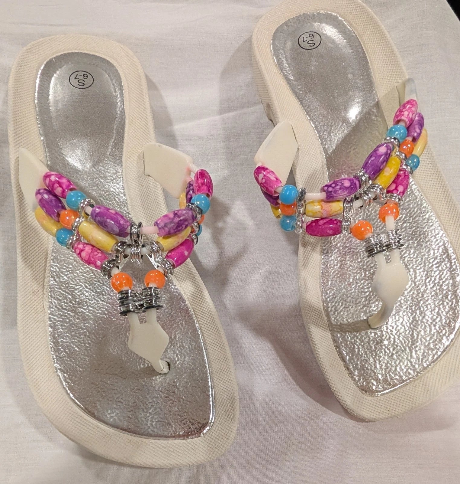 Flip flop women's white/with colorful bead rubber sole, silver, unbranded sz 6-7