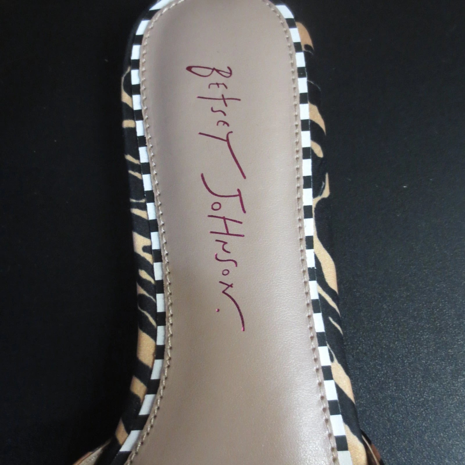 BETSEY JOHNSON WOMEN'S DAISY LEOPARD BOW SLIDES - US 7, 7.5 OR 8