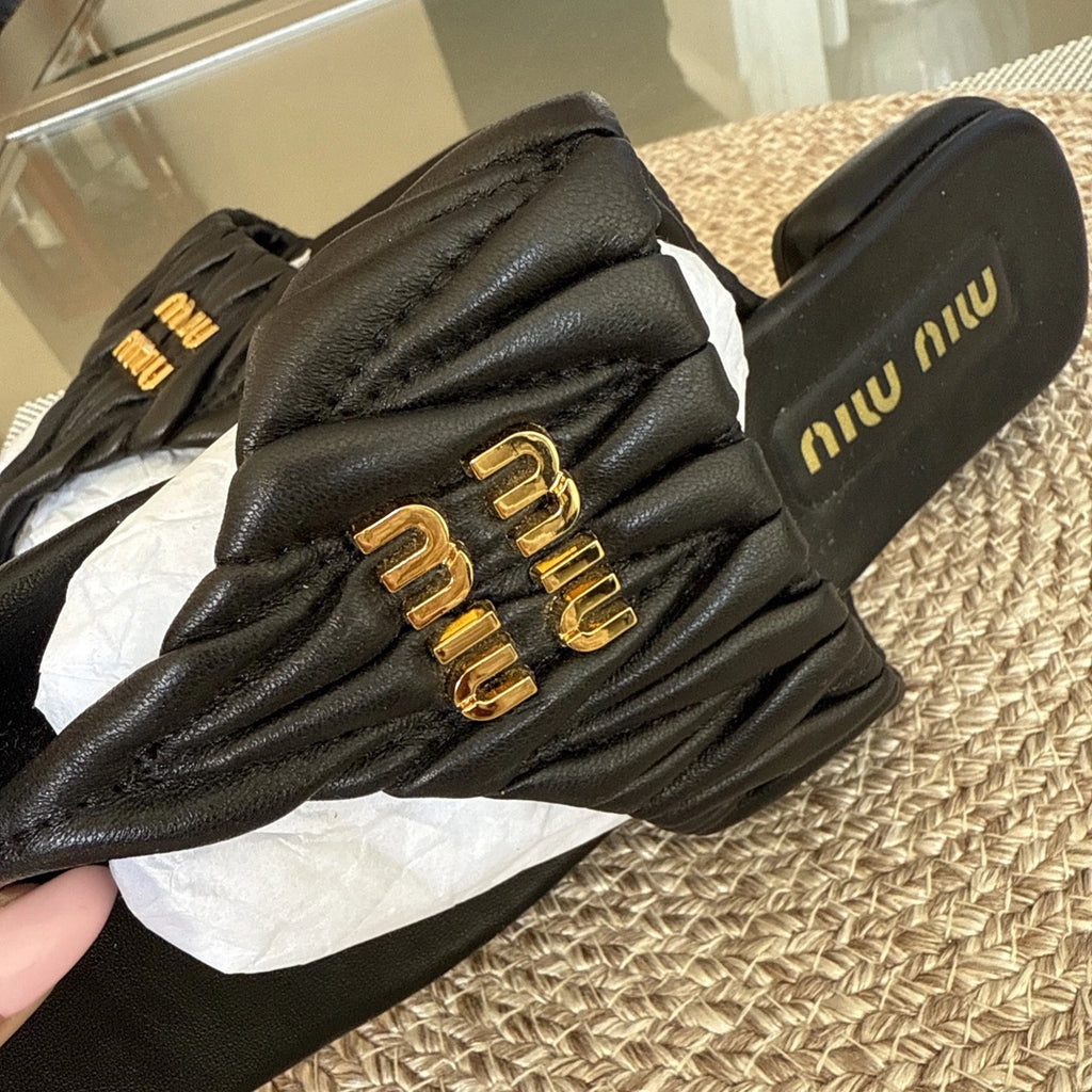 Women’s Flats Flip Flop Style Leather Miumiu Gold Logo Size 8.5-9