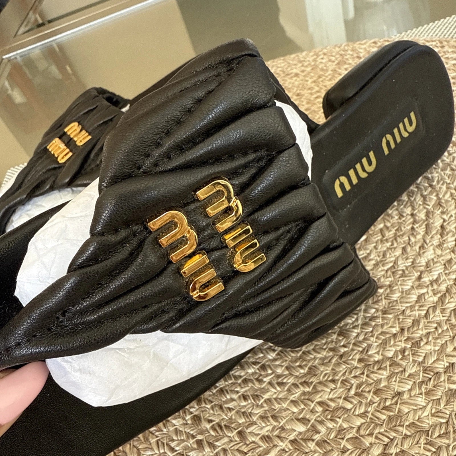 Women’s Flats Flip Flop Style Leather Miumiu Gold Logo Size 8.5-9
