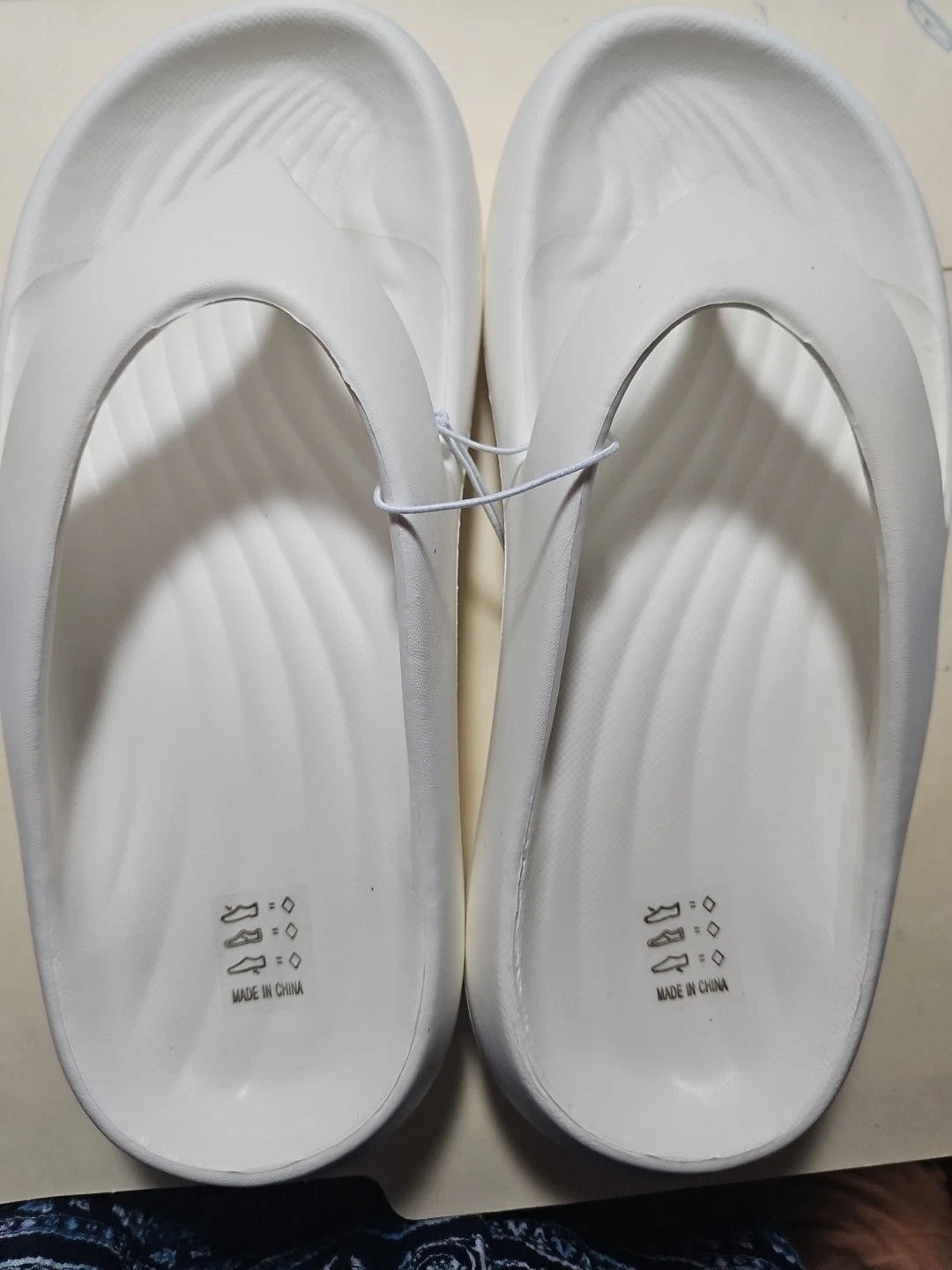 Women's Size 6.5 - 7 Soft Cushion & Comfy Fashion Slides, 2 White & 3 Black