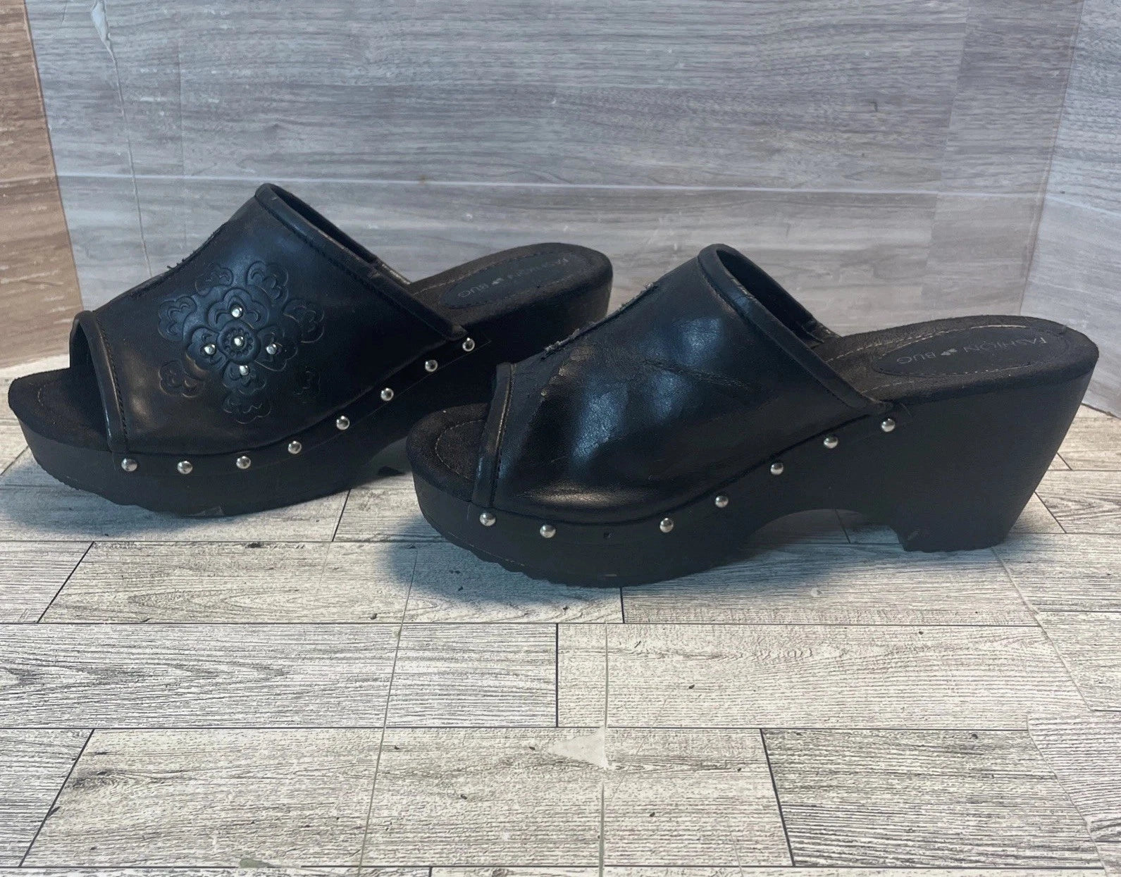 Fashion Bug Slide On Sandals Studded Floral Black Block Heal Size 9W Vintage