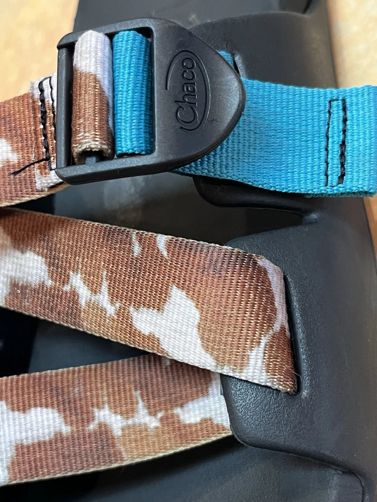 Chaco Women’s Sz 9 Giraffe Animal Print Adjustable Sandals Chillos Flats Comfort
