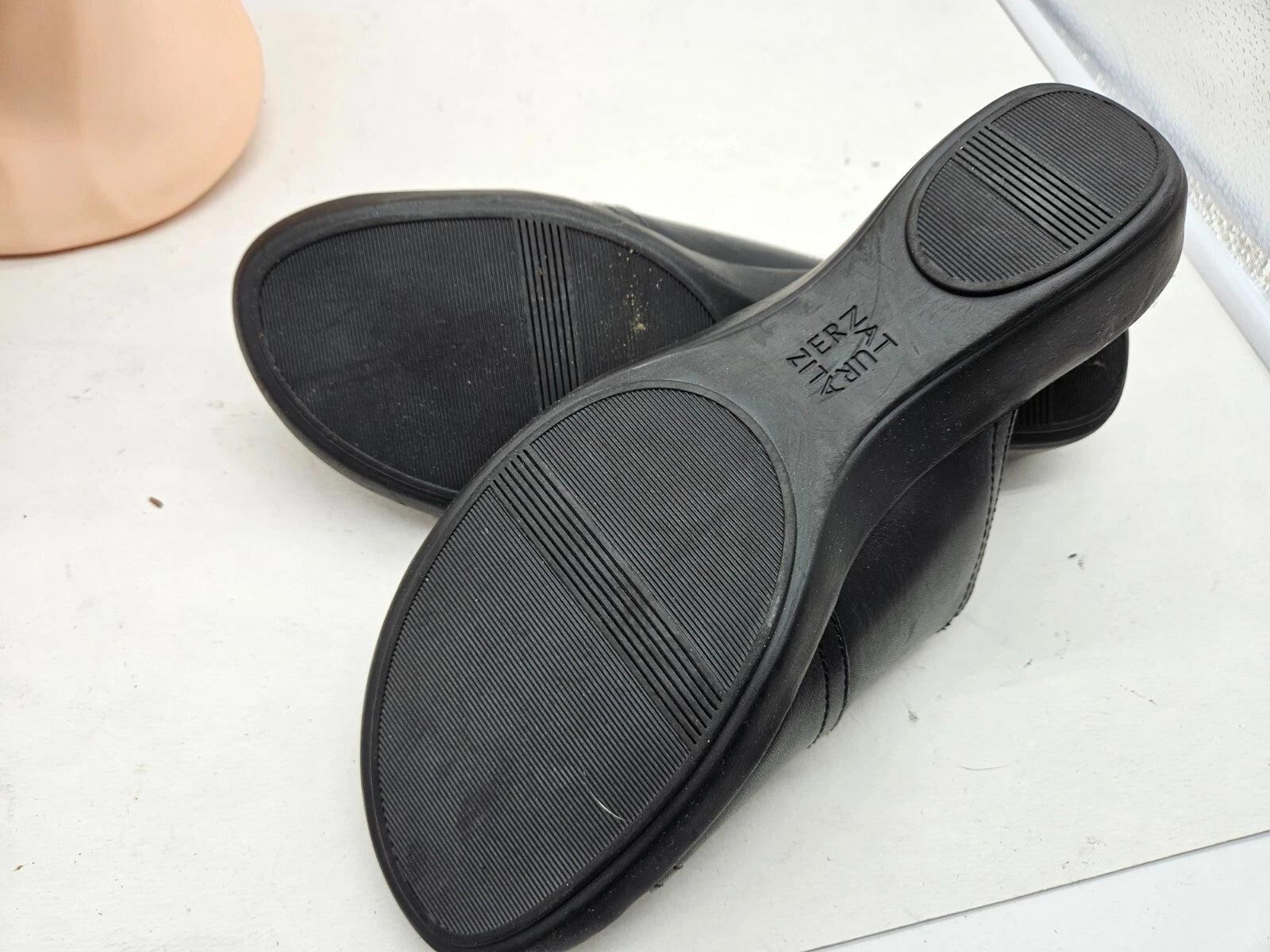 Women's Black Sandals Slide Slip-On  Naturalizer size 9M Leather Style is Nerice