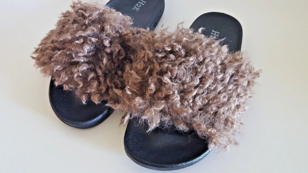 H2K Paula Brown FUZZY Fur Fashion Slides Flip Flops Sandals Slides Cozy Warm