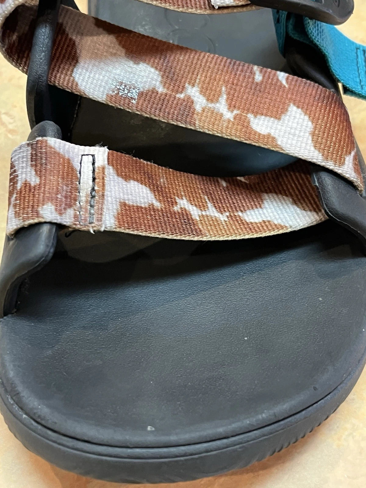 Chaco Women’s Sz 9 Giraffe Animal Print Adjustable Sandals Chillos Flats Comfort